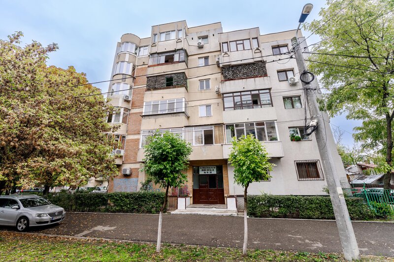 Mihai Bravu, Ploiesti.