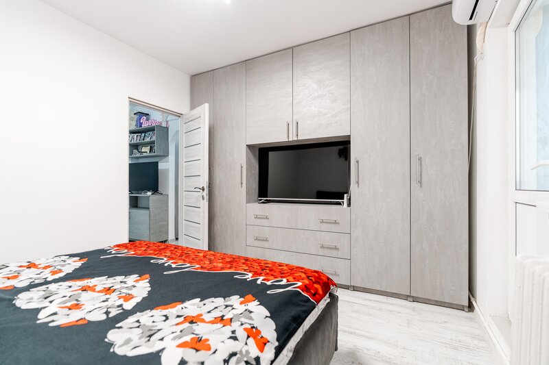 Mihai Bravu, Ploiesti.